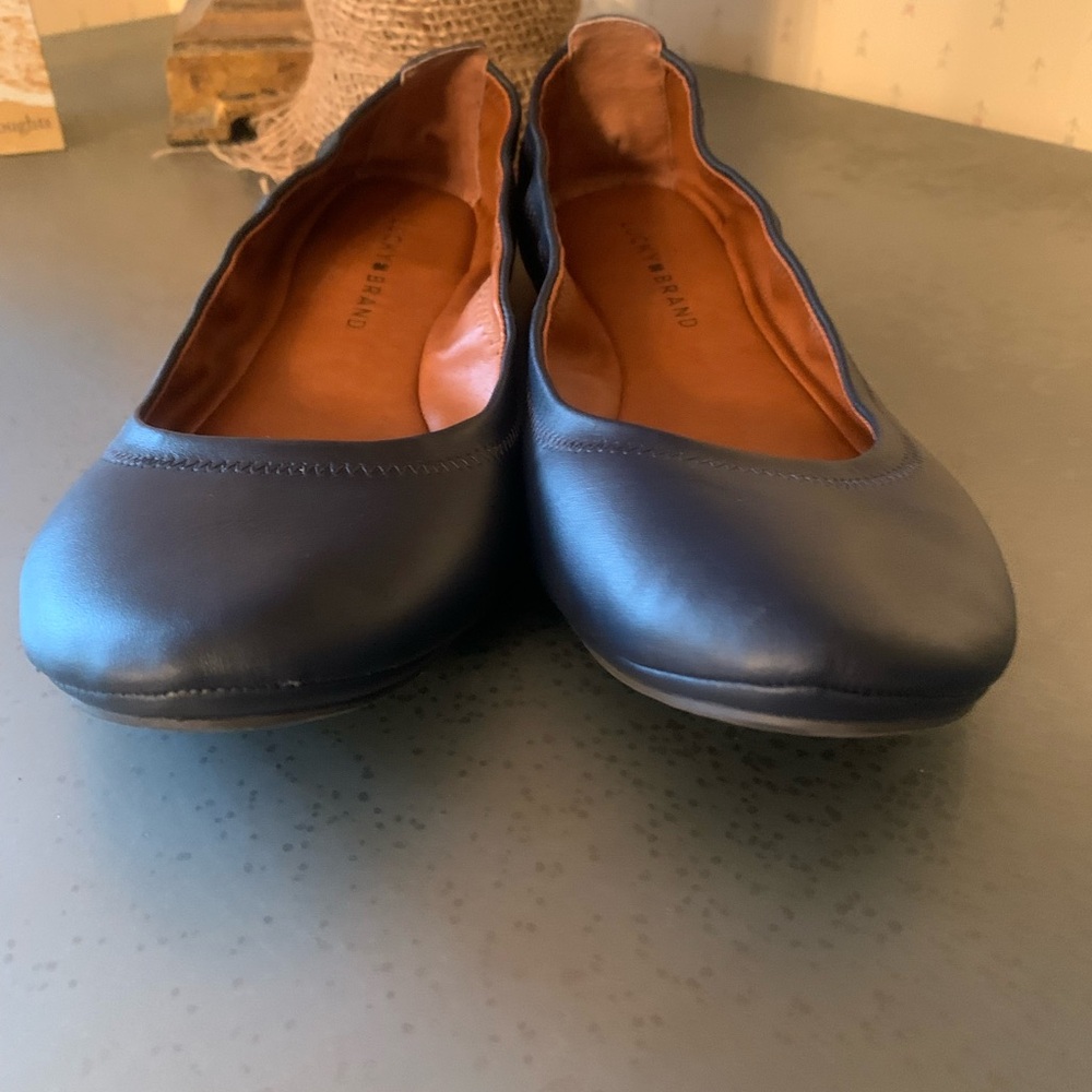 Lucky Brand, LIKE NEW, worn only 1 time, NAVY BLUE, Emmie, Flat shoes. Size 9.5 - Picture 5 of 10